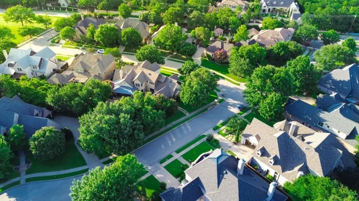 Understanding the Current Real Estate Market: Buyers vs. Sellers Landscape in 2025